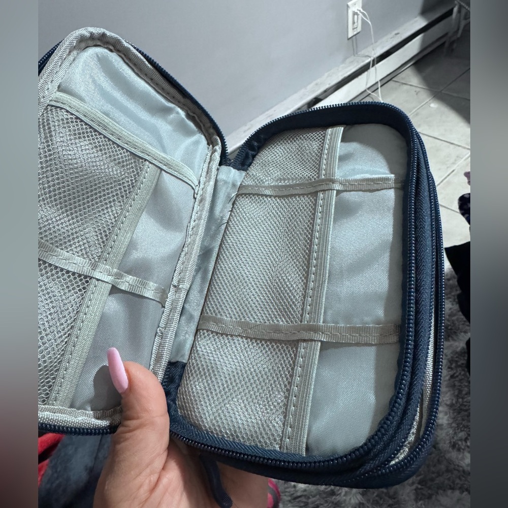 ACCESSORY TRAVEL HOLDER GREAT DOE CHARGERS ETC